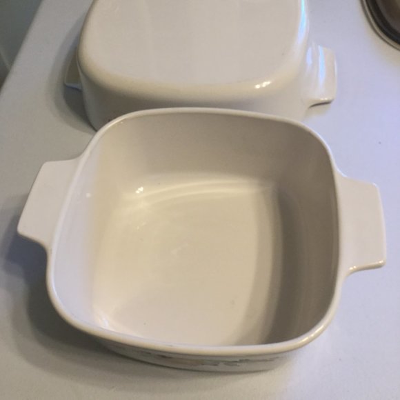 Vintage Set of two Corningware covered casserole dishes - Picture 6 of 10